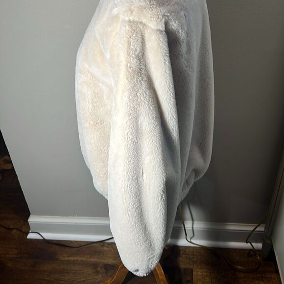 Philosophy Republic Clothing Woman’s L Soft Beige Faux Fur Sweater NWOT. WT223 - Picture 5 of 6